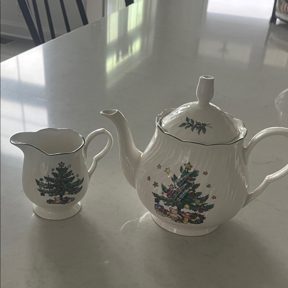 Nikko Ceramics Festive White Teapot and cream Happy Holidays